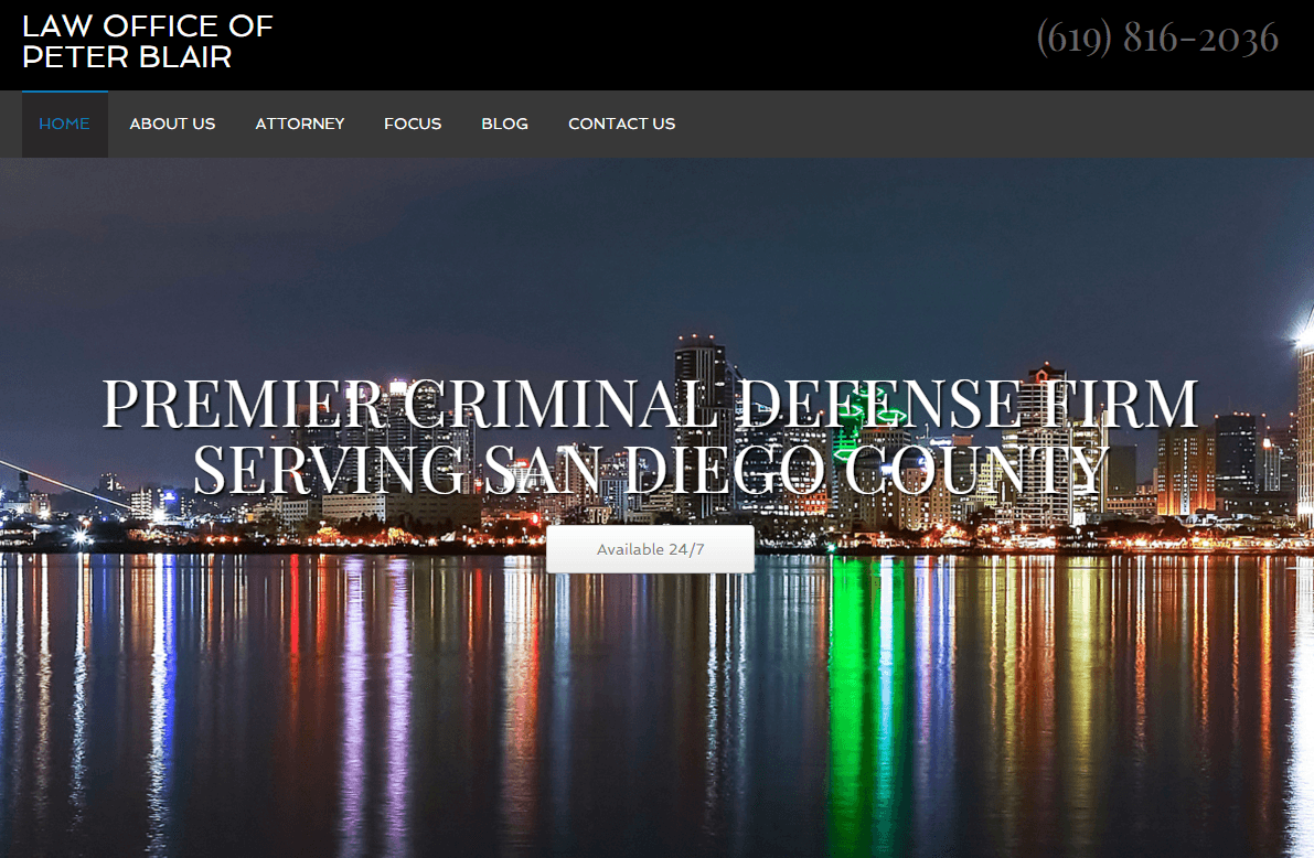 Questa immagine mostra ai professionisti del marketing come l'ufficio legale di Peter Blair utilizza la sua home page per gli annunci PPC, ma non è altrettanto efficace rispetto alle pagine di destinazione legali post-clic.