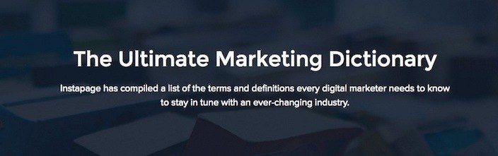 Dieses Bild zeigt Marketern, wie sie auf das ultimative Marketing-Wörterbuch von Instapage mit über 230 Begriffen zugreifen können.
