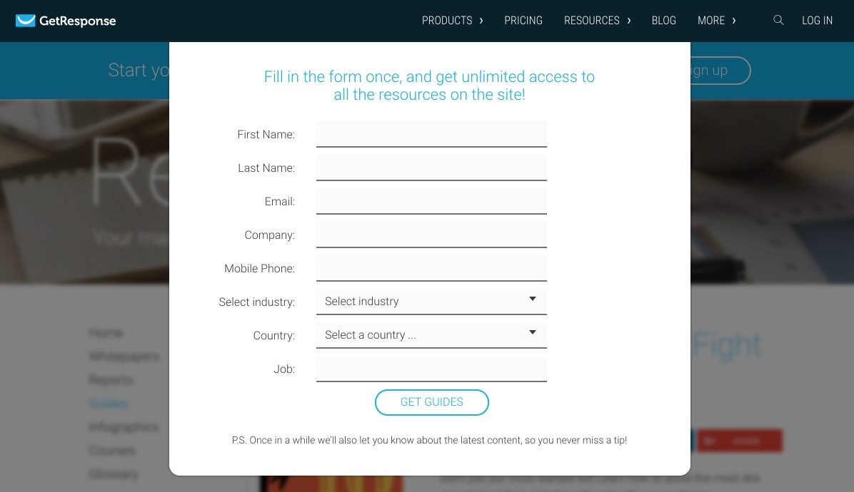 此图向营销人员展示了 GetResponse 如何使用点击后登录页面下载所有内容，包括指南、白皮书等。