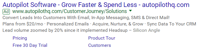 Această imagine prezintă anunțul text Google al pilotului automat și modul în care își folosește numele de marcă, titlul și se referă la problema potențialului pentru a face clic.
