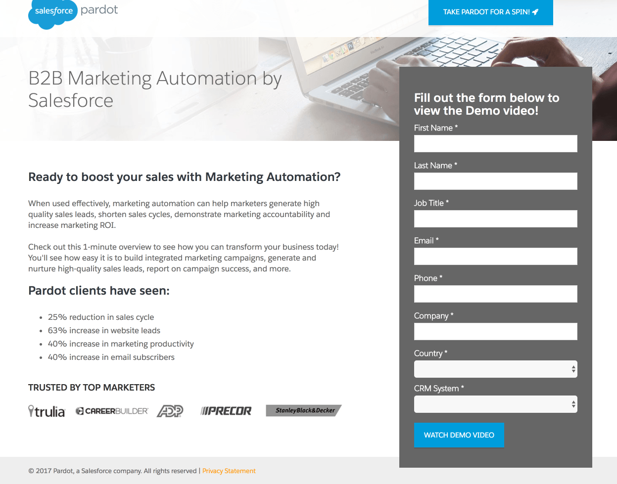 Gambar ini menunjukkan pemasar bagaimana Pardot menggunakan halaman arahan pasca-klik untuk mempromosikan demo gratis mereka.