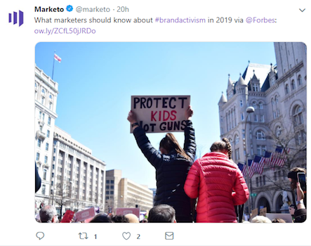 menggunakan hashtag di Twitter Marketo