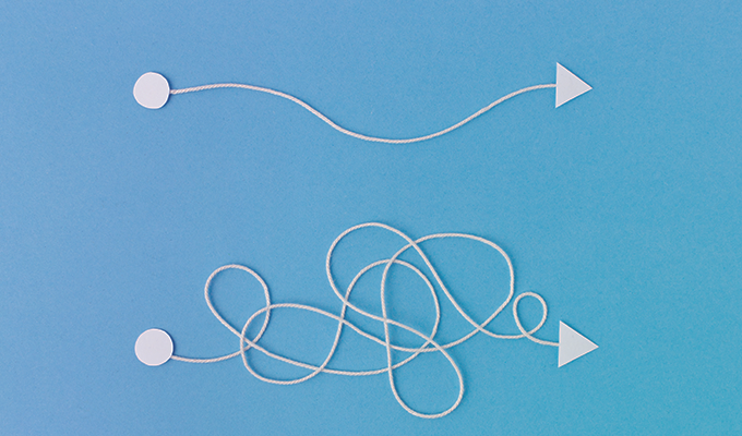 duas cordas, uma emaranhada, a outra reta