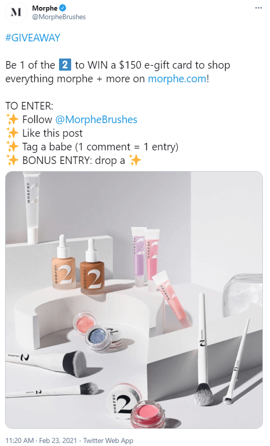 경품을 광고하는 @MorpheBrushes의 트윗.