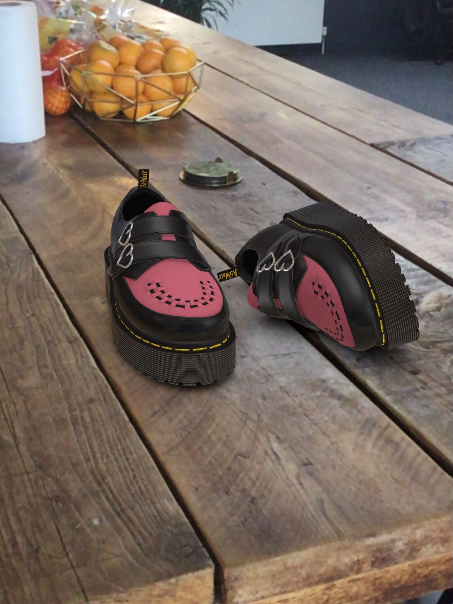 テーブルの上の靴