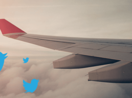 obraz skrzydła samolotu z widokiem na chmury, z następującymi ikonami Twittera, reprezentującymi używanie Twittera do obsługi klienta