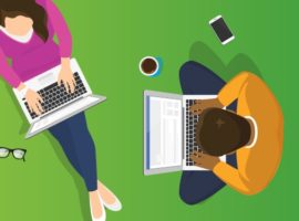 Image d'une femme utilisant un ordinateur portable, illustrant comment Internet a changé les gens