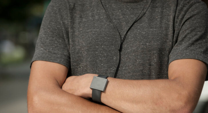 Наручный сабвуфер