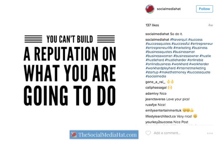 La sovrapposizione dell'URL del post di Instagram del cappello dei social media