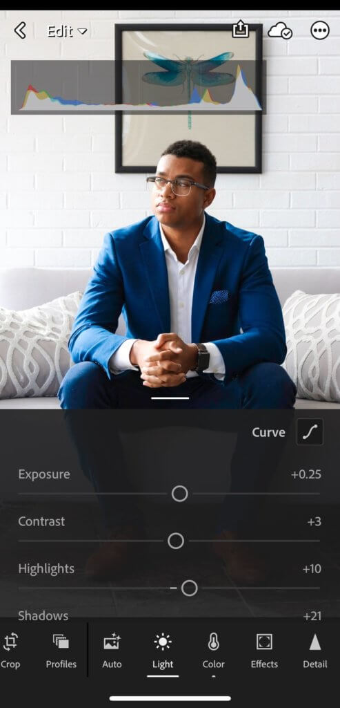Приложение для редактирования фотографий в Instagram — Lightroom. Отрегулируйте экспозицию с помощью ползунков или кривых освещенности.