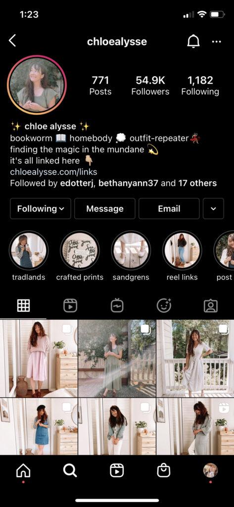 Profilul lui Chloe Alysse pe Instagram, blogger de modă și creator