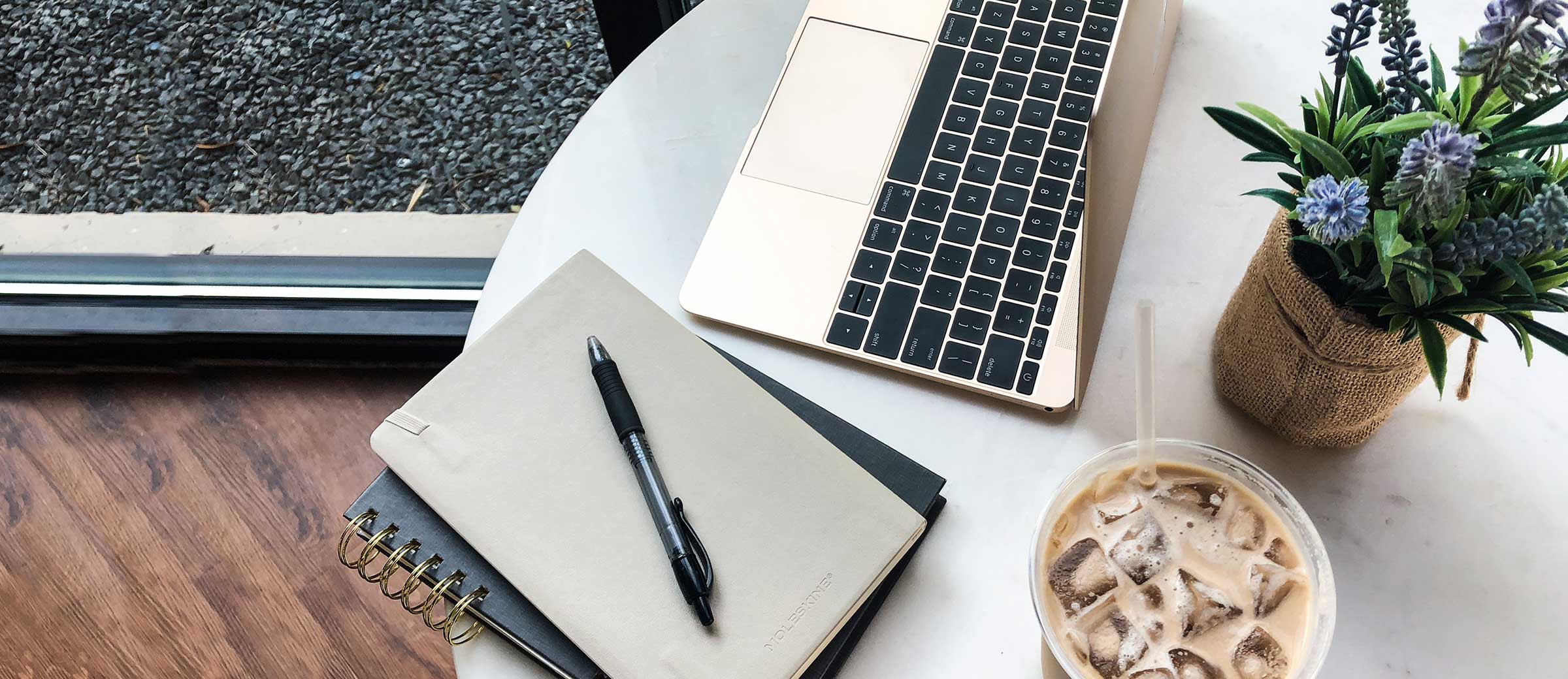 PLANOLY-Blog-Post-Developing-Your-Brand-Voice-Banner-1 . วางแผน