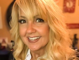 ジーナシュレック-SocialKNXのCEO