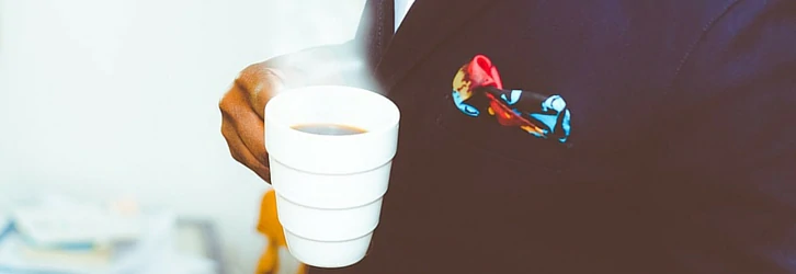 Mężczyzna pijący kawę i myślący Man drinking coffee and thinking