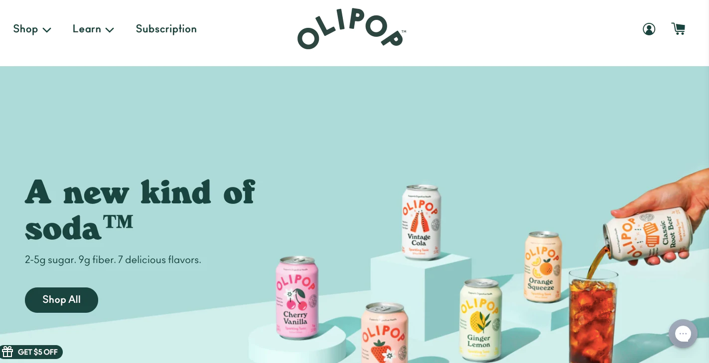 Die Website von OLIPOP bietet kräftige Farben und auffällige Fotografien, die seine Getränkeprodukte zeigen.
