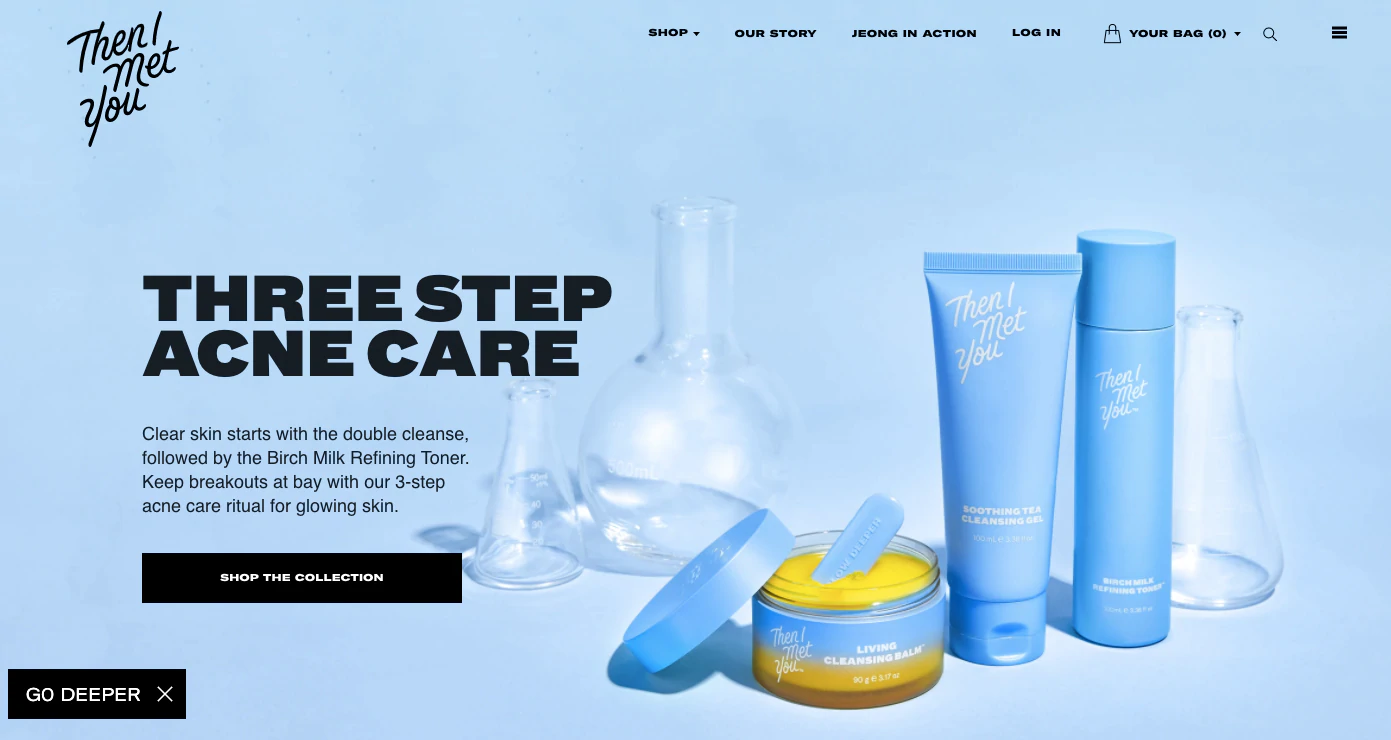 Die Website von Then I Met You bietet eine einzigartige Kombination aus Immergrünblau und Sonnengelb.