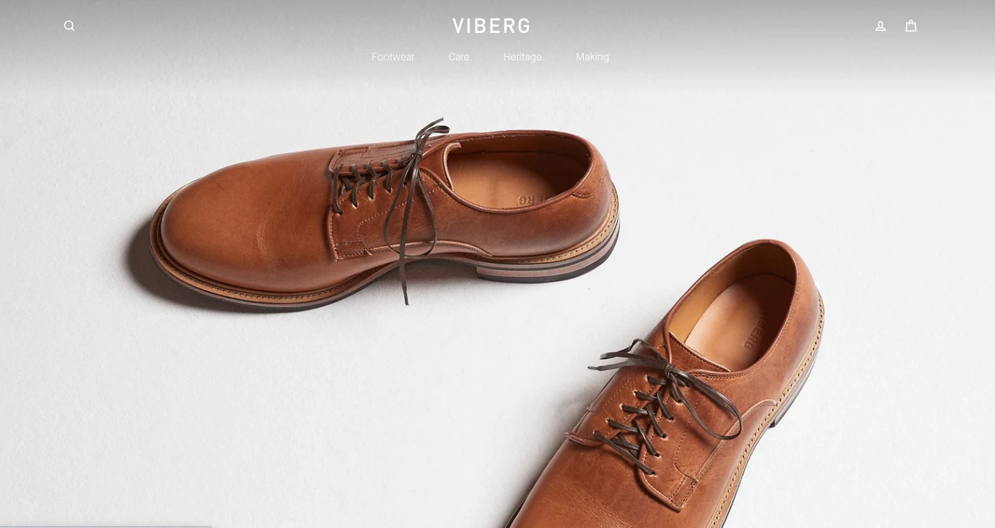 Die Website von Viberg verwendet ein einfaches Layout, das die Schuhe in den Mittelpunkt stellt.