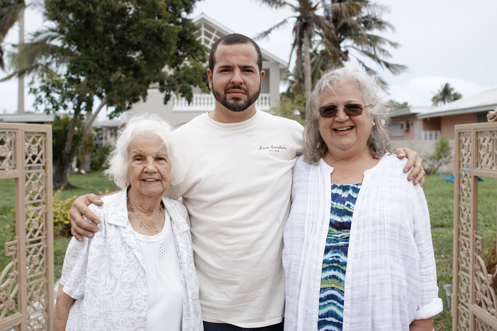 Wiele pokoleń rodziny Lopez, która prowadzi sandały Kino