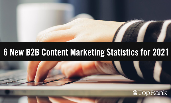 Content Writer Entwurfskopie auf Laptop