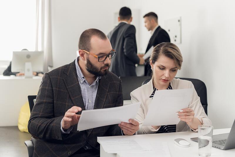 แนวทางปฏิบัติที่ดีที่สุดสำหรับการเปิดใช้งานการขาย: วิธีการจัดเตรียมและฝึกอบรมตัวแทนของคุณให้ขายได้อย่างมีประสิทธิภาพมากขึ้น