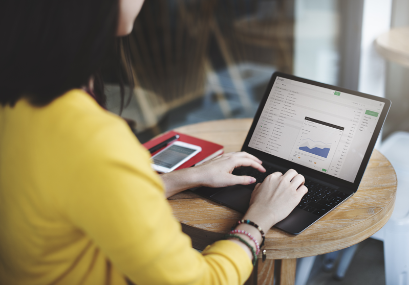 9 najlepszych narzędzi e-mail marketingu HubSpot, które pomogą Ci zwiększyć przychody