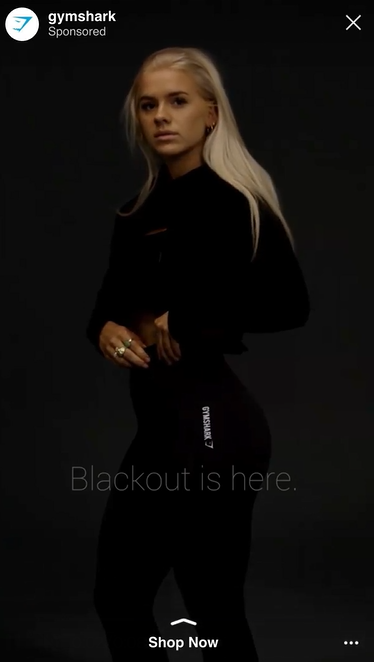 Реклама Gymshark Blackout для Черной пятницы вызвала ажиотаж в 2018 году.