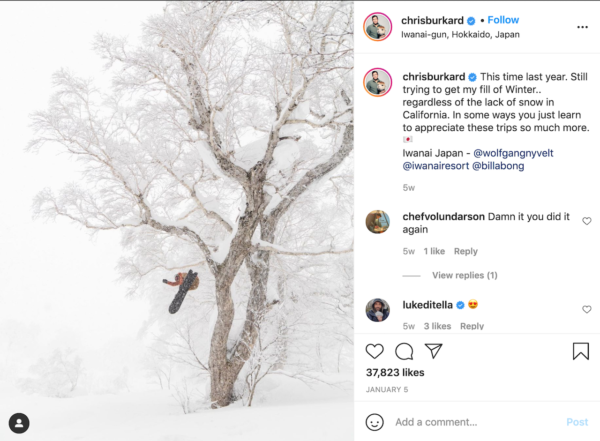 I migliori Instagram di viaggio - Immagine innevata di Chris Burkard su uno snowboard che salta da un albero coperto di gelo