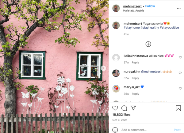 I migliori Instagram di viaggio - Mehmet Sert post di un muro rosa e una vegetazione morbida
