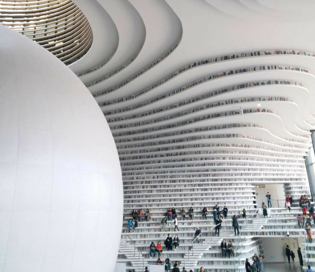 büyük kütüphanenin fotoğrafı.