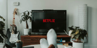 Jak Netflix tworzy wciągające wrażenia dzięki wyjątkowemu projektowi i UX
