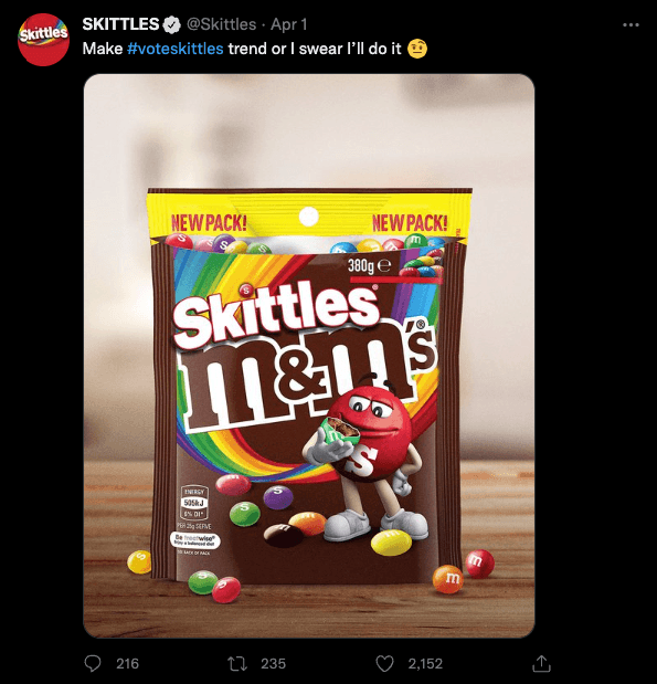 M&Mと混ぜたキャンディーのいたずら写真を投稿するスキットルズ
