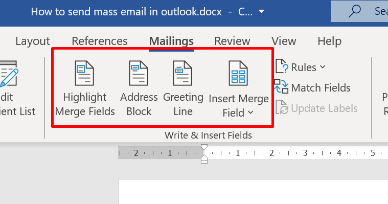 Insérer des champs via l'onglet Mailings how to send mass email in outlook insert fields