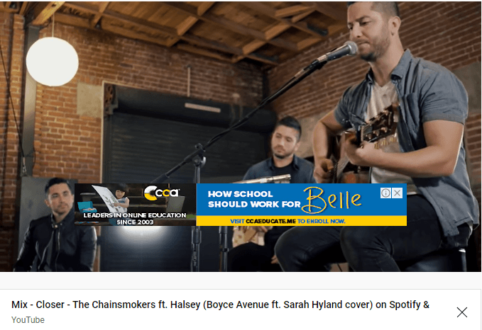 Anúncio de banner exibido em um vídeo do YouTube