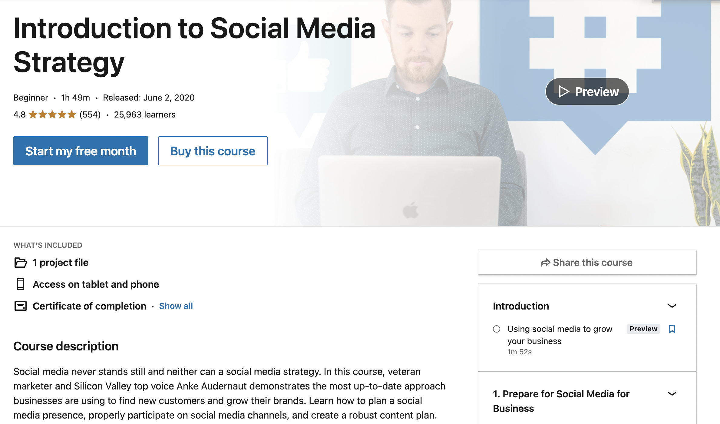 Linkedin öğrenme kursunun açılış sayfasının ekran görüntüsü, Beş üzerinden 4 virgül sekiz yıldız aldığını görebileceğiniz Sosyal Medya Stratejisine Giriş.