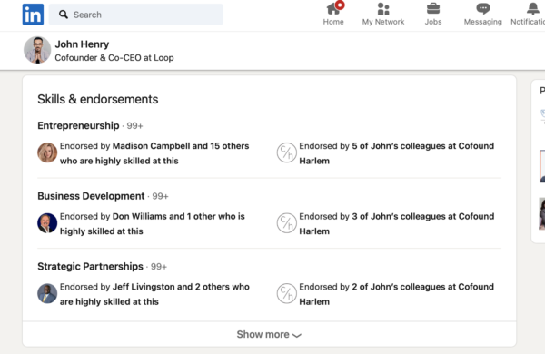 Plataforma de redes sociales de seguros LinkedIn, donde puede hacer conexiones profesionales
