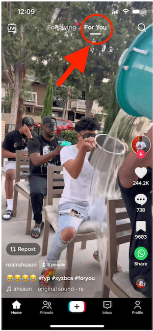 tiktok'un fyp'sine nasıl girilir - FYP'ye nasıl gidileceğini gösteren ok