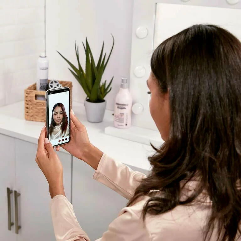 Приложение L’Oreal Style My Hair, которое позволяет преобразиться или попробовать разные прически, не касаясь ни одной пряди на голове.