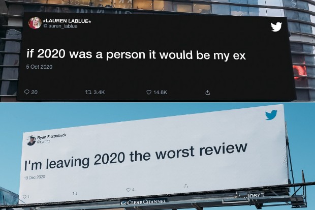 Billboardy na Twitterze z tweetami, które mówią: „Gdyby rok 2020 był osobą, byłby to mój były” i „Rok 2020 zostawiam najgorszą recenzję”