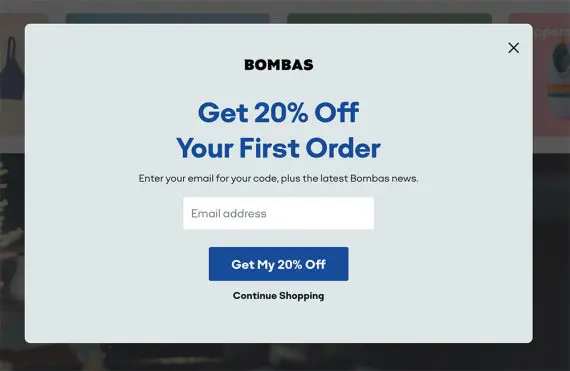 신규 이메일 구독자에게 20% 할인을 제공하는 Bombas 팝업의 스크린샷. Screenshot of Bombas pop-up offering a 20% discount for new email subscribers.